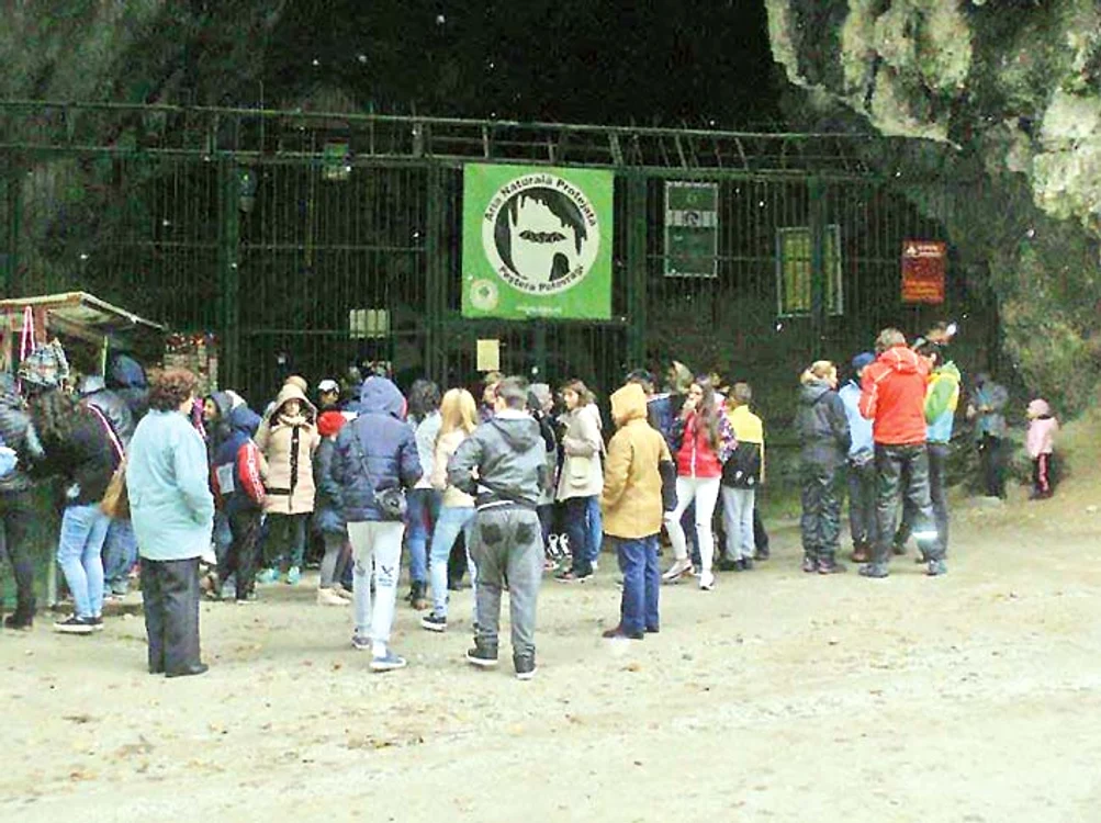 Peşterea Polovragi este vizitată anual de mii de turişti