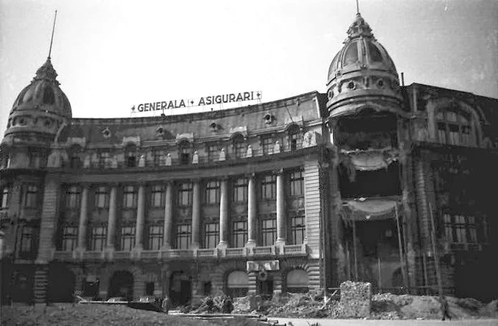 Palatul Generala, așa cum arăta după bombardamentele germane din august 1944, a fost sediul celei mai mari societăți de asigurări din acele timpuri