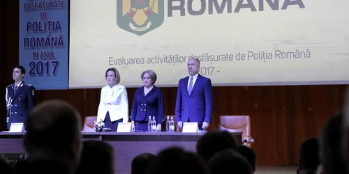 Prim-ministrul Viorica Dăncilă ministrul de interne Carmen Dan şeful poliţiei Cătălin Ioniţă (uniformă) şi procurorul general interimar Bogdan Dimitrie Licu la bilanţul Politiei Române pentru anul 2017 FOTO Eduard Enea