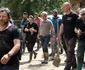 FOTO Mediafax Călin Georgescu și influencerul Makaveli (al 3-lea din dreapta) vizitează localitatea Broșteni, Suceava