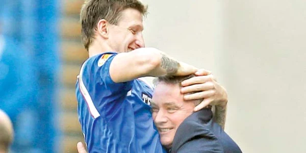 Dorin Goian (stânga), într-un moment euforic alături de managerul Ally McCoist  