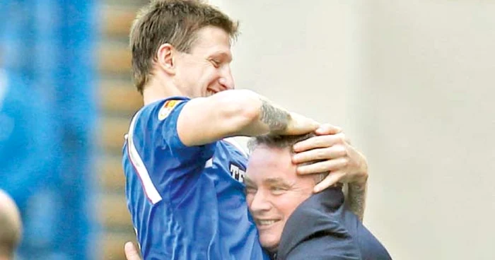 Dorin Goian (stânga), într-un moment euforic alături de managerul Ally McCoist