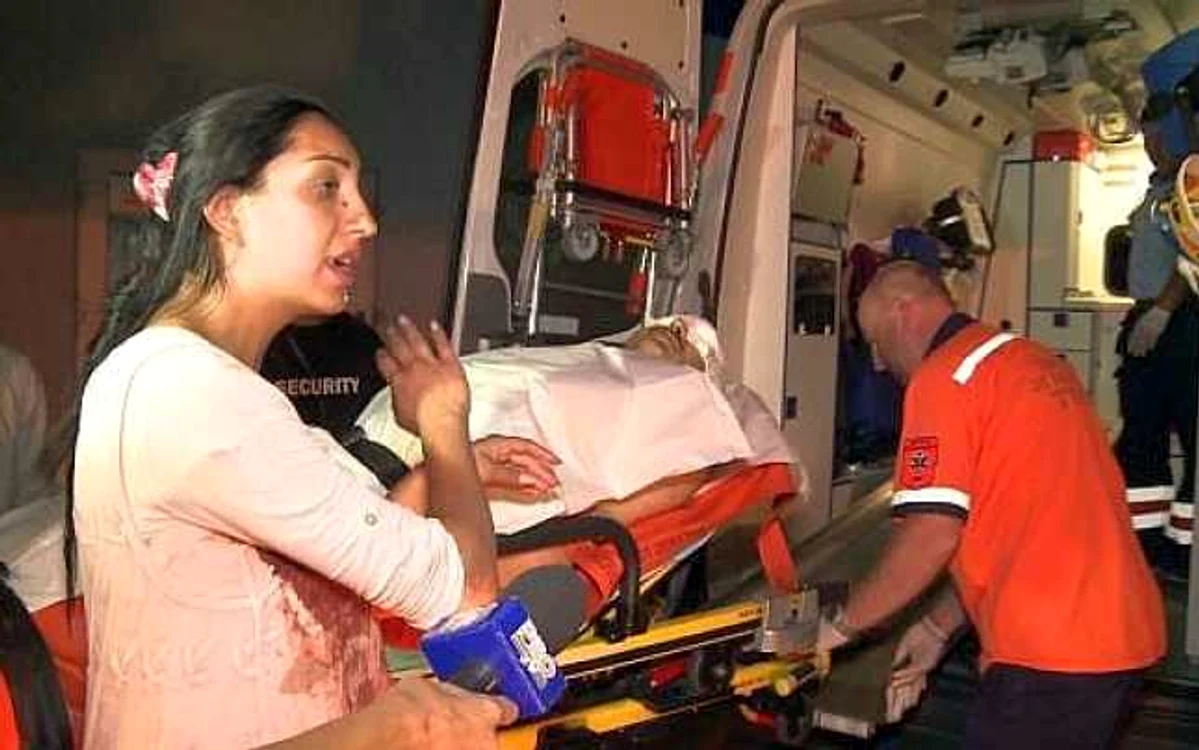 Românii de etnie romă au făcut scandal şi l-au agresat pe medicul de 
gardă, care a avut nevoie, la rândul său, de îngrijiri medicale.