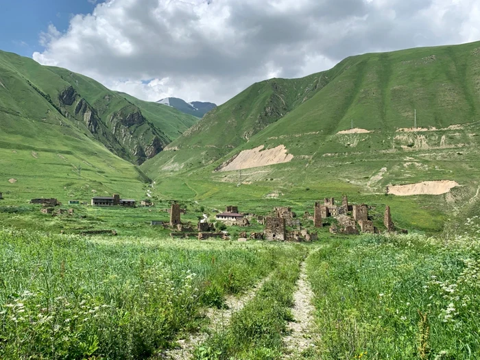 Foto: Shutterstock / Ruine medievale în Mamison (Osetia de Nord - Caucaz).