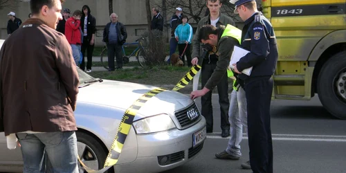 Poliţiştii continuă cercetările/foto: Arhiva