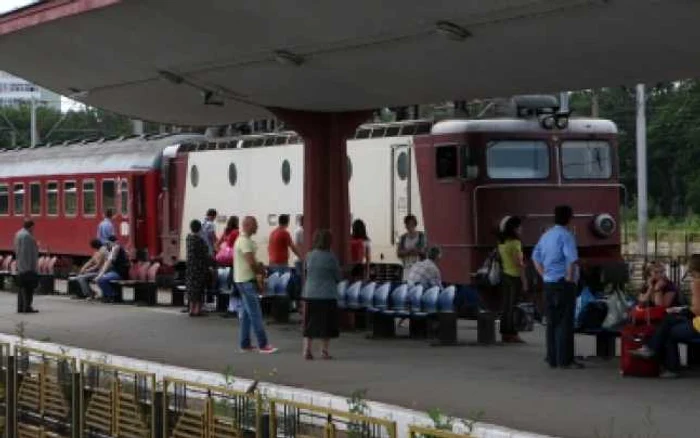 Braşov: UPDATE - Ceferiştii au oprit protestul după două ore ( GALERIE FOTO)