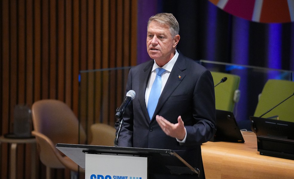 Dronele ruse nu atacă România, dar, cum cad în România, reprezintă o problemă reală, declară Iohannis în SUA