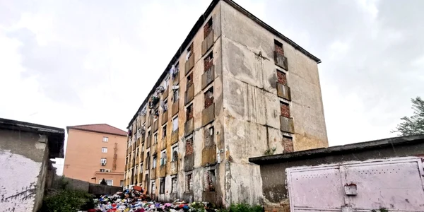 blocul fantona din hunedoara foto daniel guta adevarul