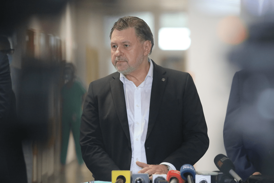 Rafila: Numărul de cazuri noi de COVID-19 a început să scadă. Rata de pozitivitate - pe un trend descrescător