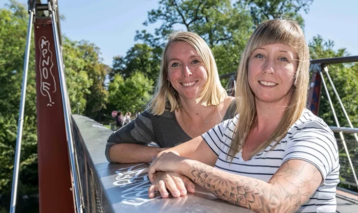 Cele două femei au trăit 35 de ani în familia greșită. Foto: Captură video Kronen Zeitung