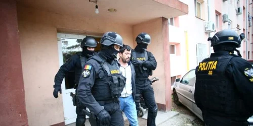 Perchezitii migranti FOTO pressalert.ro