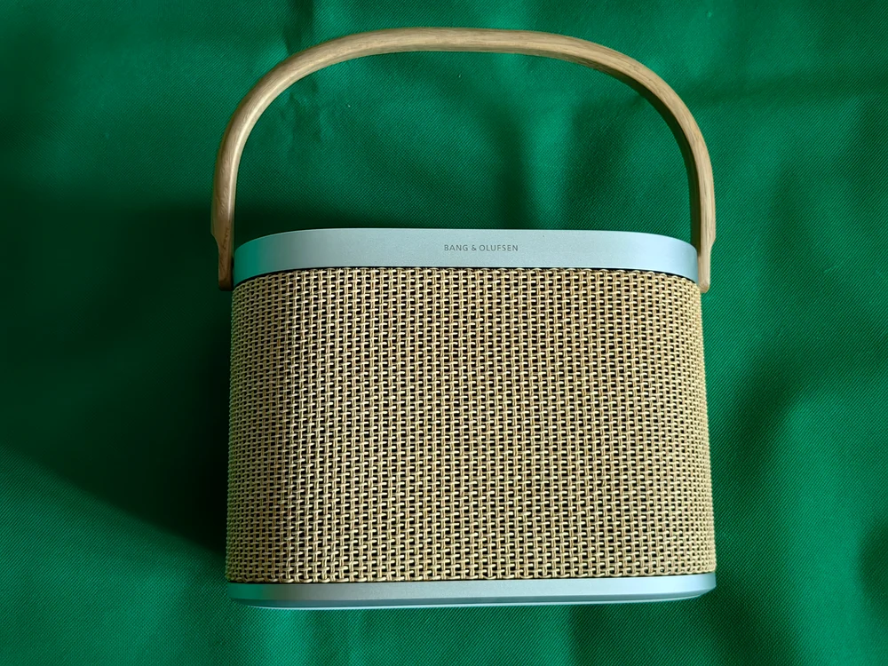 Boxă Bang & Olufsen Beosound A5 detalii. FOTO Adrian Pogîngeanu