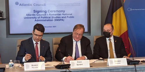 Remus Pricopie cu Andrei Muraru si reprezentant Atlantic Council FOTO SNSPA jpg