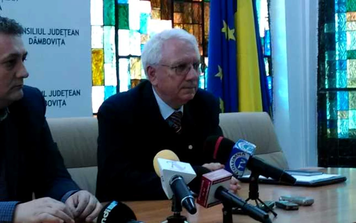 Directorul Insititutului de Biologie al Academiei Române, academicianul Octavian Popescu, spune că apa de la Pucioasa este bună de băut FOTO Ionuţ Dima