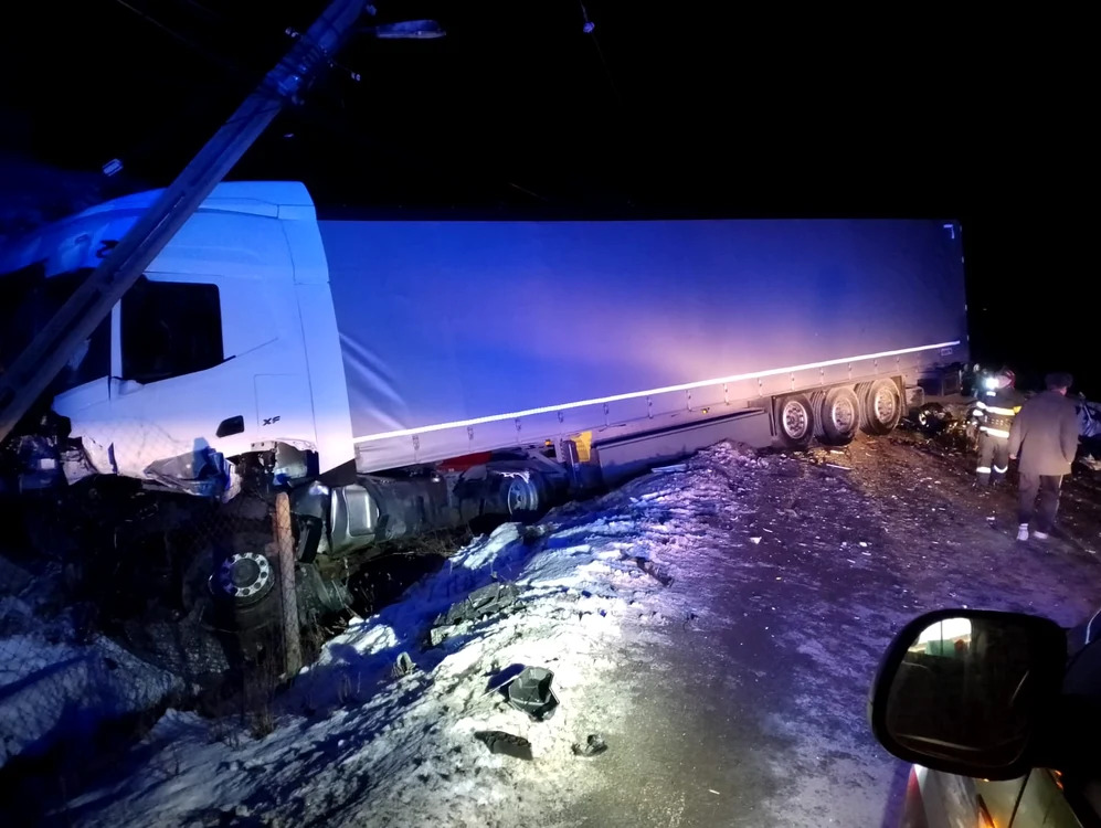 TIR-ul implicat în accident FOTO Știri din Neamț