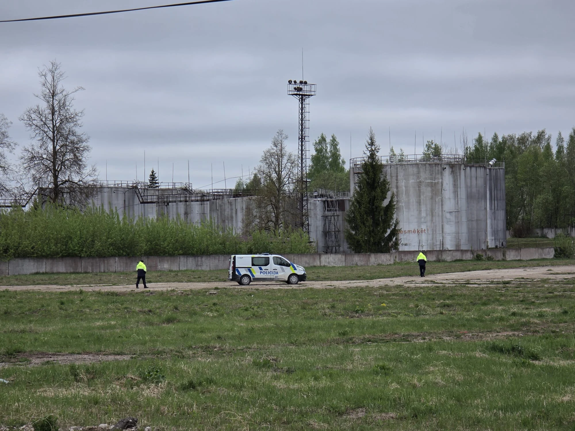 Alertă într-un stat NATO din estul Europei: Două drone s-au prăbușit și au avariat o instalație de stocare a petrolului din Letonia