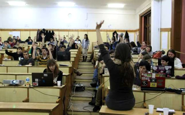 În amfiteatrul ocupat s-au ţinut trei plenare. FOTO: sepoatecluj