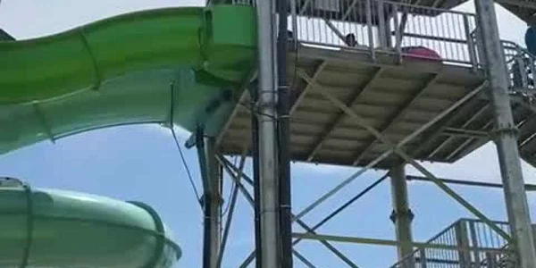 Muncitorii din Bangladesh, la aquapark
