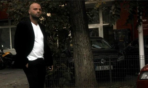 Andrei Ștefănescu, copleșit de gânduri și de griji, deși se afla la muncă, la Antena 1  Fotoreporterii Click! l au surprins într o pauză jpeg