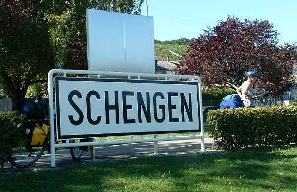 Miniştrii de Interne din cadrul UE  vor discuta în martie aderarea României şi Bulgariei la Schengen
