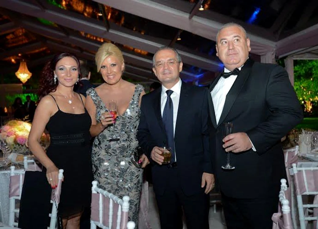 Elena Udrea: „Împreună cu soţul meu şi familia Boc” (Foto: Facebook)