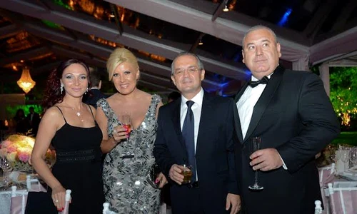 Elena Udrea: „Împreună cu soţul meu şi familia Boc” (Foto: Facebook) jpeg