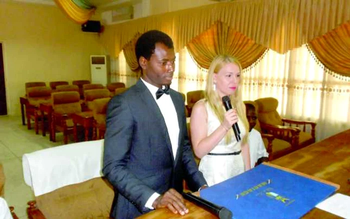 Cei doi tineri s-au căsătorit în Togo FOTO Arhivă personală