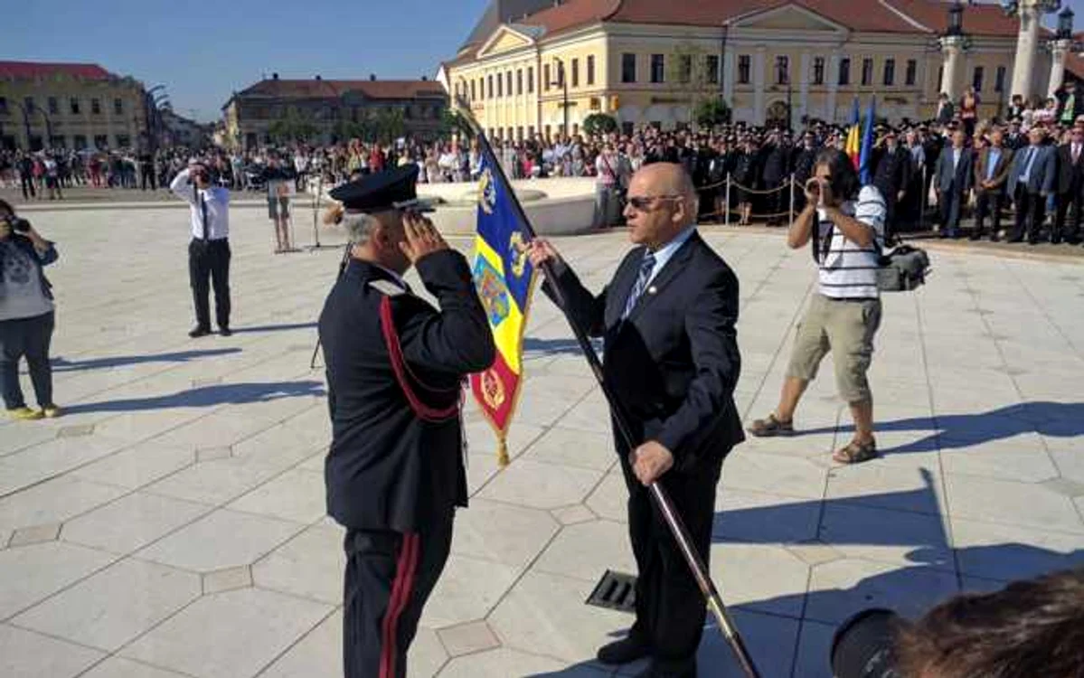 Drapelul de luptă a fost inmanat de Raed Arafat
