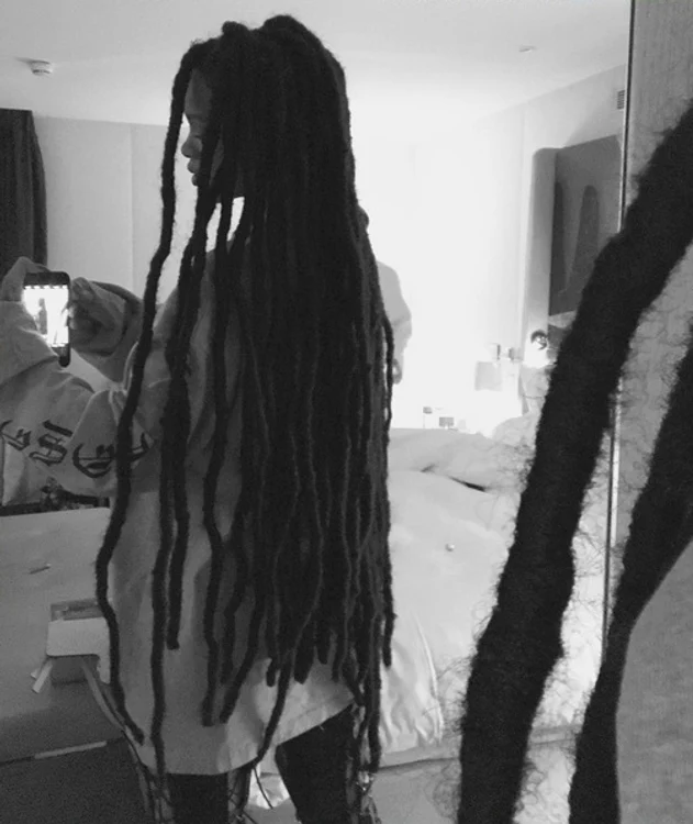 Riri și-a pus o poză cu noul look, însoțită de textul „buffalo soldier”, făcând referire la una dintre melodiile lui Marley