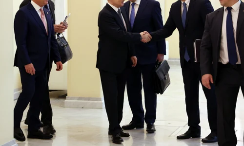 Vladimir Putin și Kiril Dmitriev FOTO EPA EFE VYACHESLAV PROKOFYEV jpg