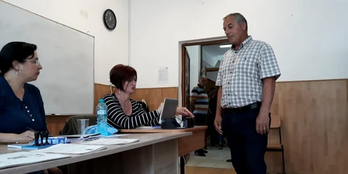 Secţie vot Drăgăşani - Vâlcea Foto Adevărul