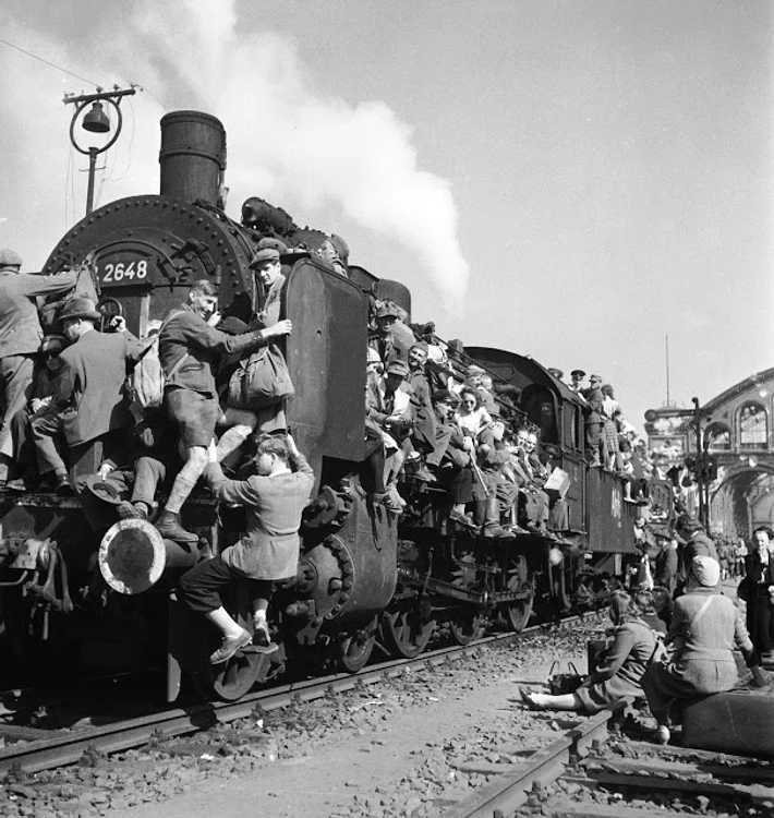wwii refugees 02 jpg jpeg