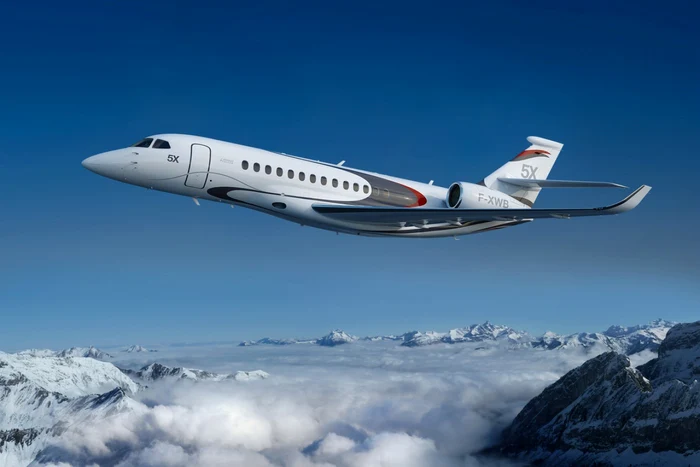 Avionul Falcon 5x. FOTO colecţia inginerului Gică Ilie