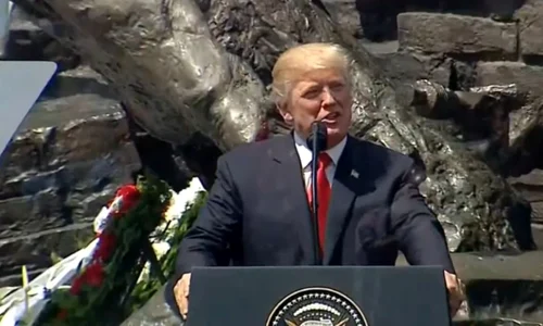 Donald Trump, discurs ovaționat de mii de polonezi, la Varșovia / VIDEO  jpeg