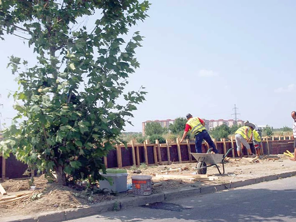 Autorităţile au montat parapeţi doar pe o singură parte a Dâmboviţei
