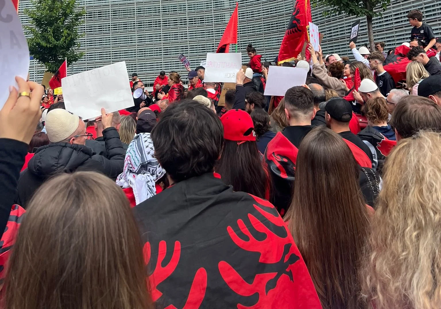 UE avertizează Albania în legătură cu proiectul legat de Kushner, pe fondul tensiunilor politice și al protestelor de mediu