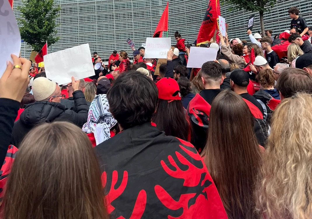 Și albanezii din diaspora au protestat față de proiectul imobiliar al lui Jared Kushner/FOTO:X
