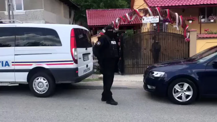 Ce spune Poliţia în cazul fetitţei bruscate de către procuror