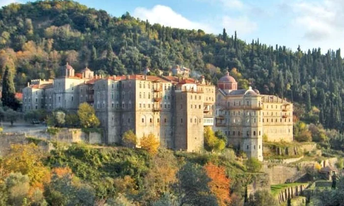 De ce suntem creştini? Voievozii români trimiteau averi la Muntele Athos jpeg