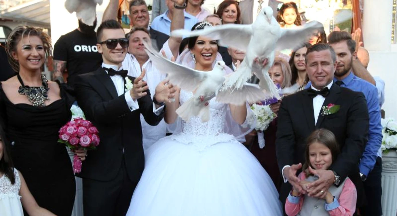 
    Andreea Tonciu nu a făcut un secret din faptul că rochia a cam încurcat-o foto: Sever Gheorghe  