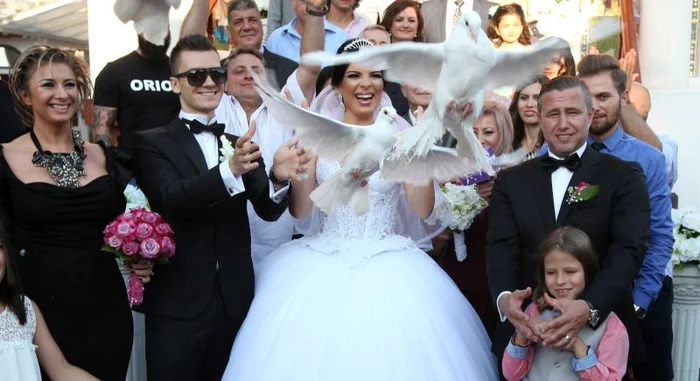 
    Andreea Tonciu nu a făcut un secret din faptul că rochia a cam încurcat-o foto: Sever Gheorghe  