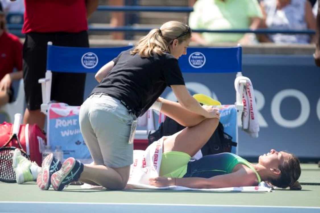 
    Simona Halep a primit de trei ori ajutorul medicilorFoto: AFP  