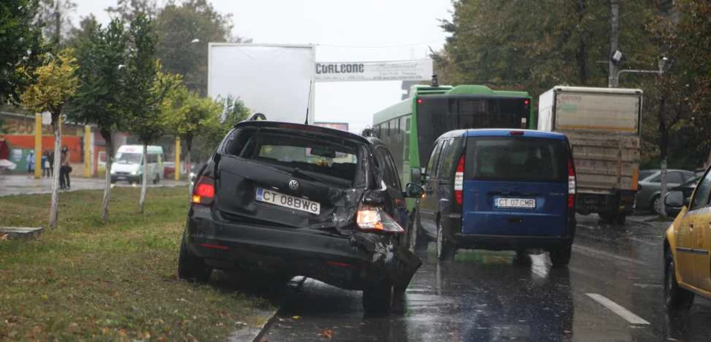 Traficul rutier este îngreunat în zona universităţii