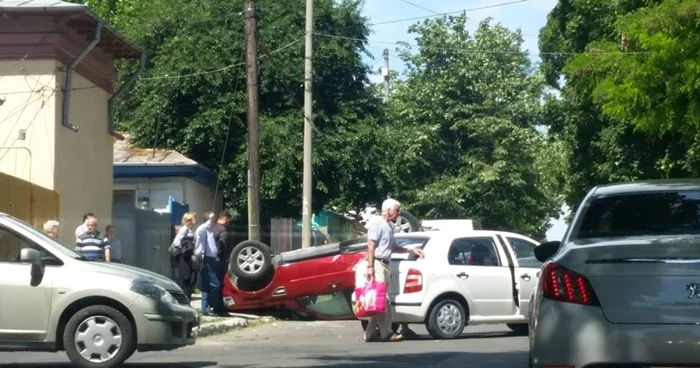 Accident la intersectia străzilor Movilei şi Alexandru Cernat din Galaţi. Foto: Facebook