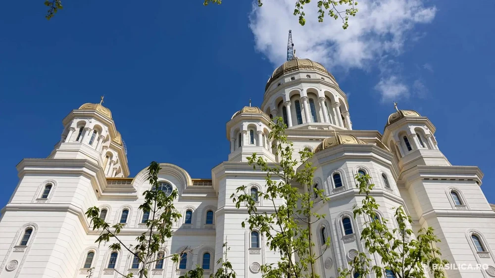 Program de slujbe la Catedrala Națională în zilele de 30 noiembrie și 1 decembrie. Pe 2 decembrie lăcașul poate fi vizitat de credincioși