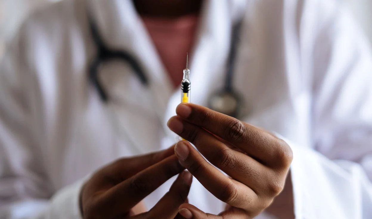 BioNTech și Pfizer colaborează pentru a dezvolta un vaccin împotriva COVID-19