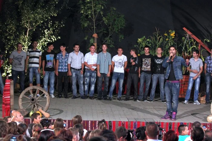 Connect-R şi-a ales preferatul în urma preselecţiei din comuna Costeşti, Vâlcea.