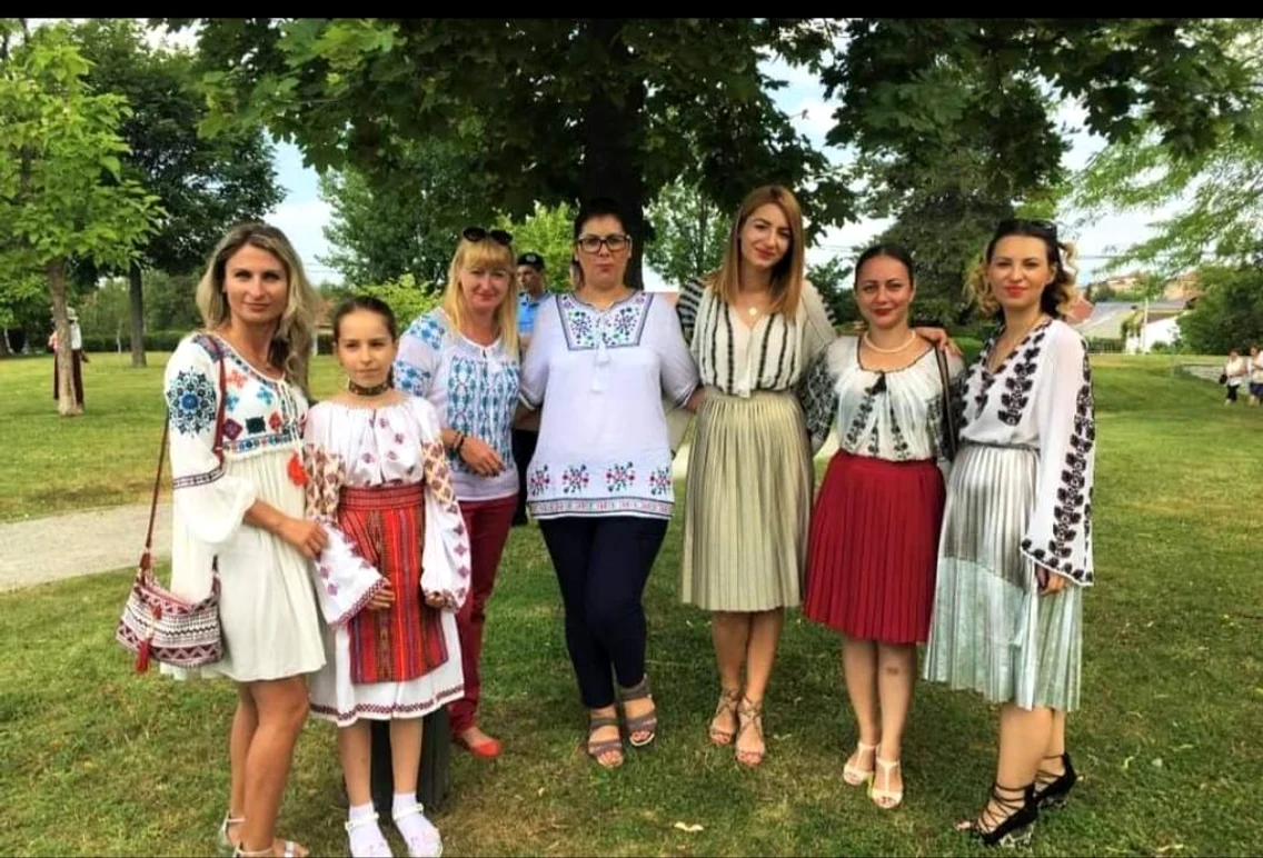 De mică, Andra Cîrstoiu a iubit tradițiile. foto: arhiva personala