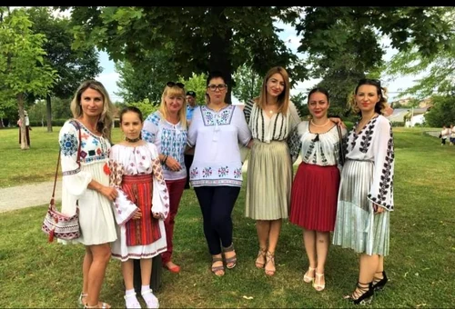 De mică, Andra Cîrstoiu a iubit tradițiile. foto: arhiva personala