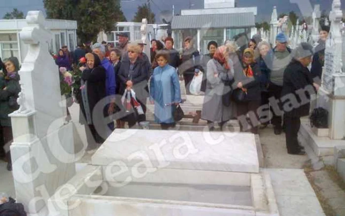 Mama preşedintelui este îngropată în Cimitirul Central